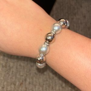 Cute bracelet adjustable to your wrist!